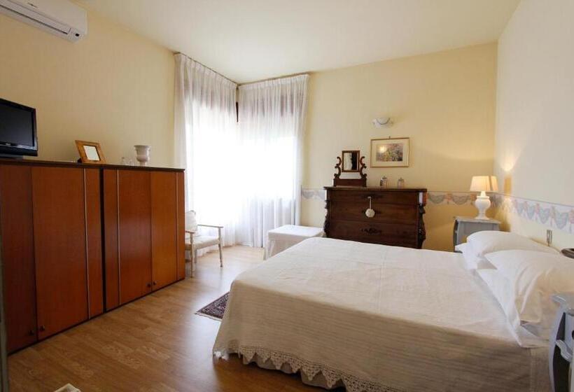 غرفة قياسية ثلاثية, Villa Carol Appartamento E B&b
