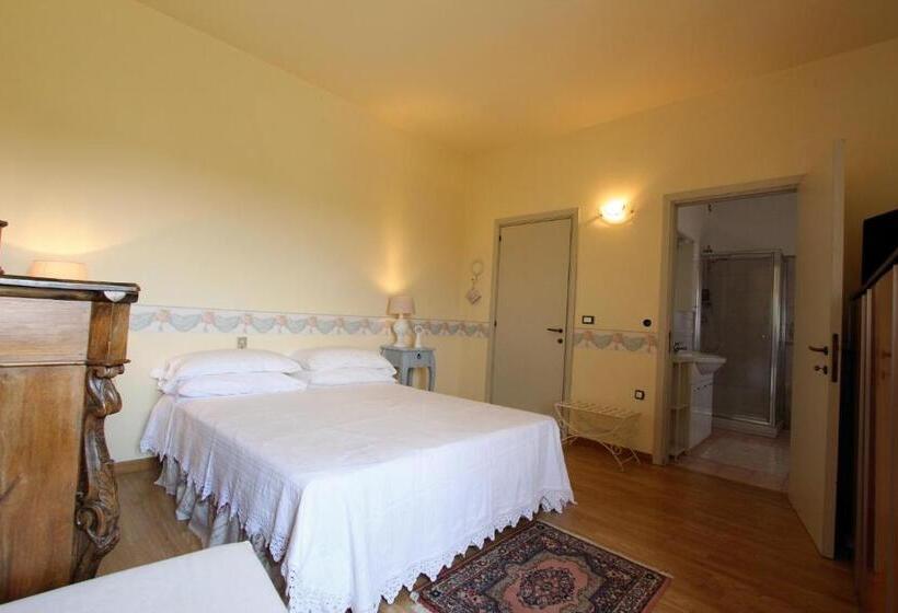 غرفة قياسية ثلاثية, Villa Carol Appartamento E B&b