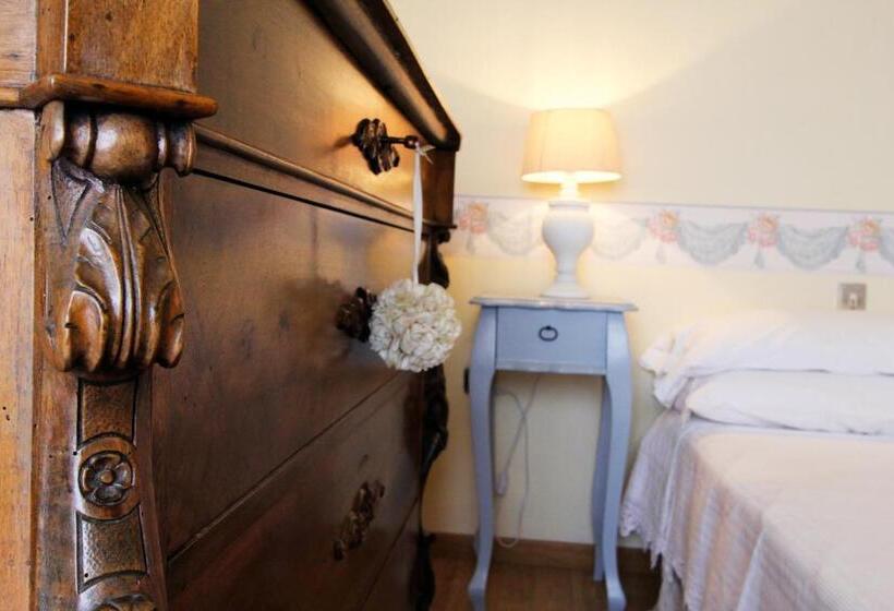 غرفة قياسية ثلاثية, Villa Carol Appartamento E B&b
