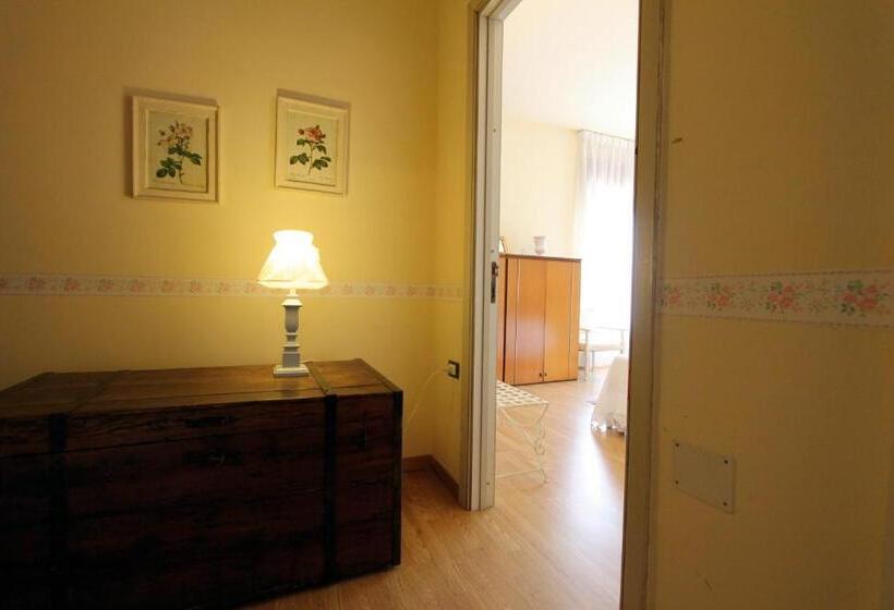 غرفة قياسية ثلاثية, Villa Carol Appartamento E B&b