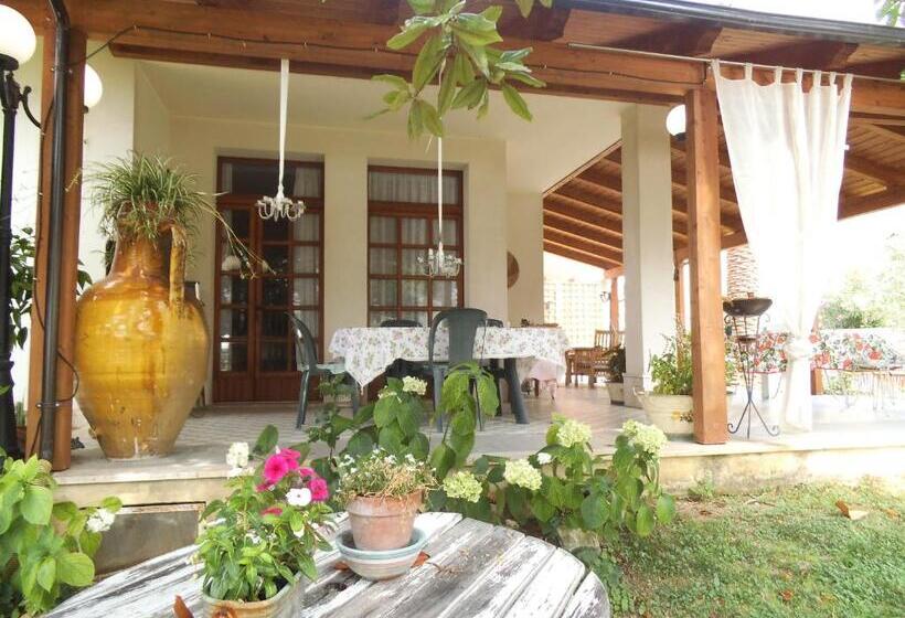 شقة غرفتين نوم مطلة على الحديقة, Villa Carol Appartamento E B&b