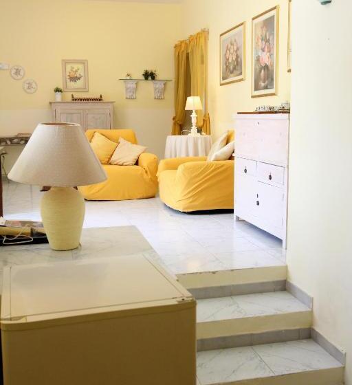 شقة غرفتين نوم مطلة على الحديقة, Villa Carol Appartamento E B&b