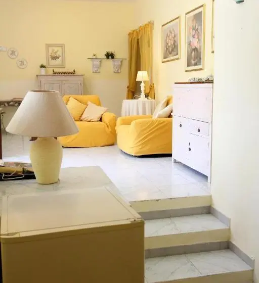 2 Bedroom Apartment Garden View, Villa Carol Appartamento E B&b
