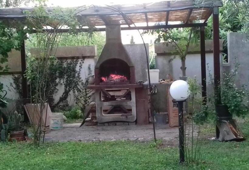 شقة غرفتين نوم مطلة على الحديقة, Villa Carol Appartamento E B&b