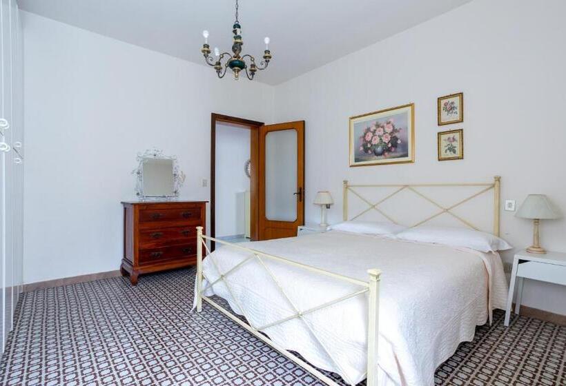 2 Bedroom Apartment Garden View, Villa Carol Appartamento E B&b
