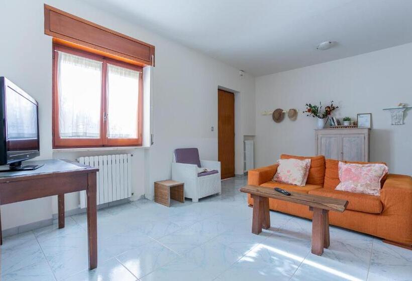 2 Bedroom Apartment Garden View, Villa Carol Appartamento E B&b