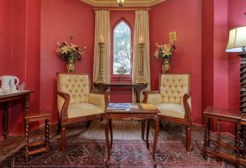 Номер Стандарт, Grenfell Hall