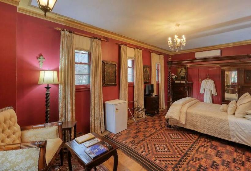 Номер Стандарт, Grenfell Hall