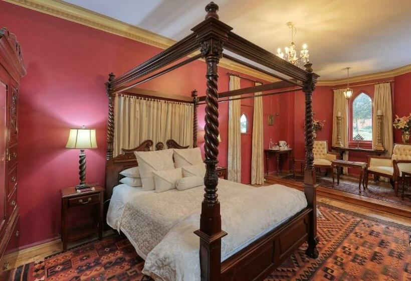 Номер Стандарт, Grenfell Hall