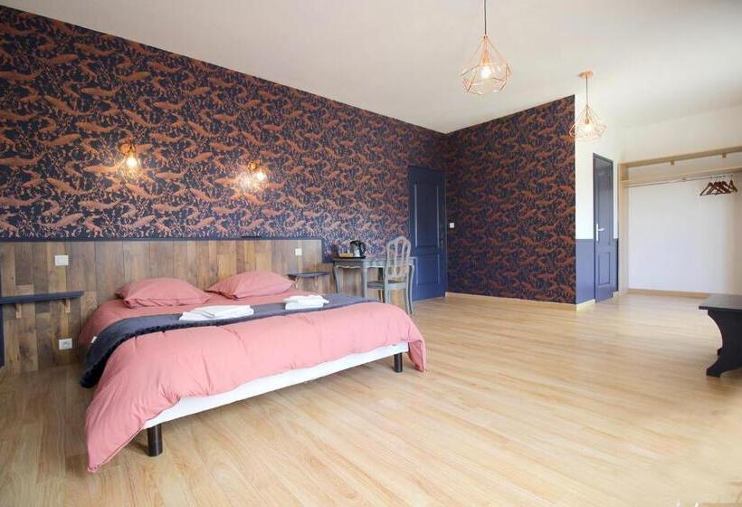 Номер Стандарт с Террасой, Relais De La Tour