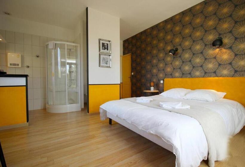 Номер Deluxe с Балконом, Relais De La Tour