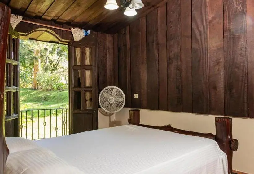 バルコニー付スタンダード４ベッドルーム, Malekus Mountain Lodge