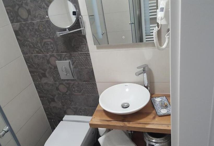 标准单人间, Novel