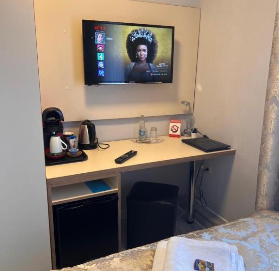 标准单人间, Novel