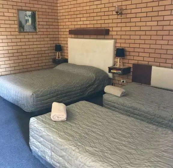 スタンダード4人部屋, Stockman Motor Inn