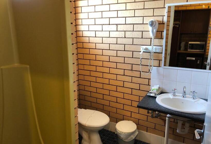 חדר סטנדרט לארבעה, Stockman Motor Inn