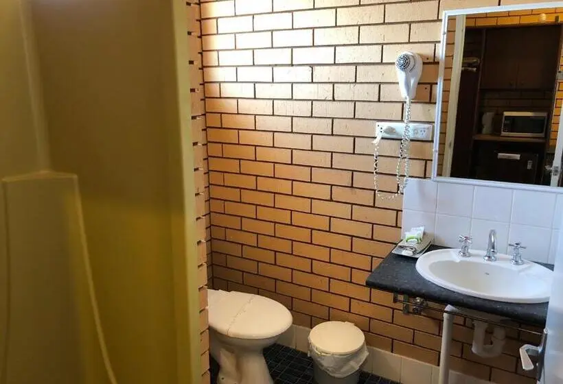 スタンダード4人部屋, Stockman Motor Inn