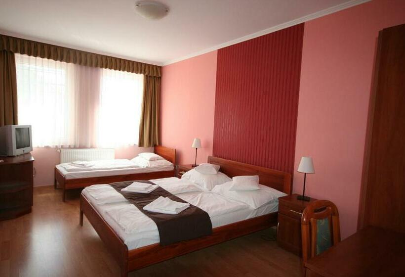 Standard 3 Pers. Værelse, Patonai