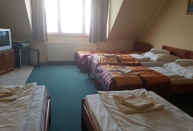 Familie Værelse, Patonai