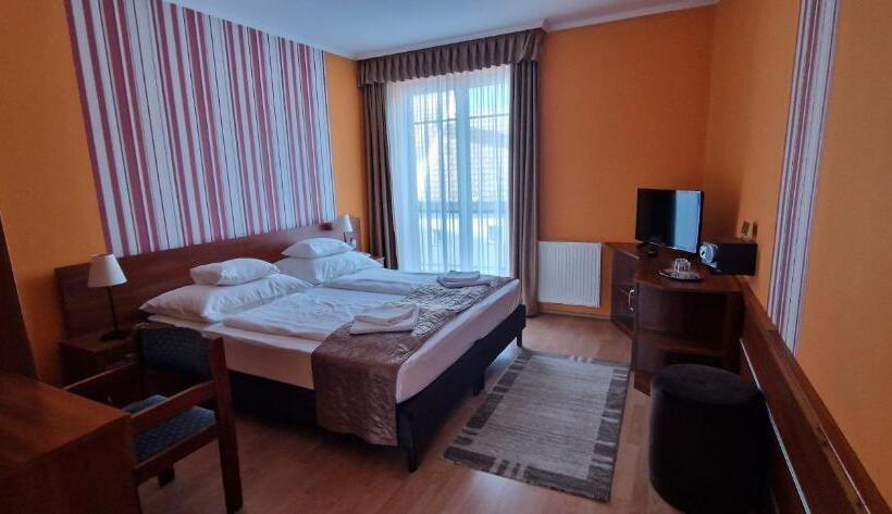 Standard Værelse, Patonai