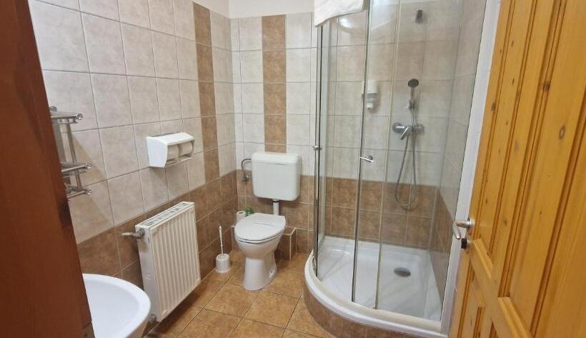 Standard 3 Pers. Værelse, Patonai