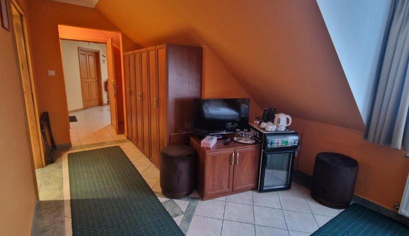 Familie Værelse, Patonai