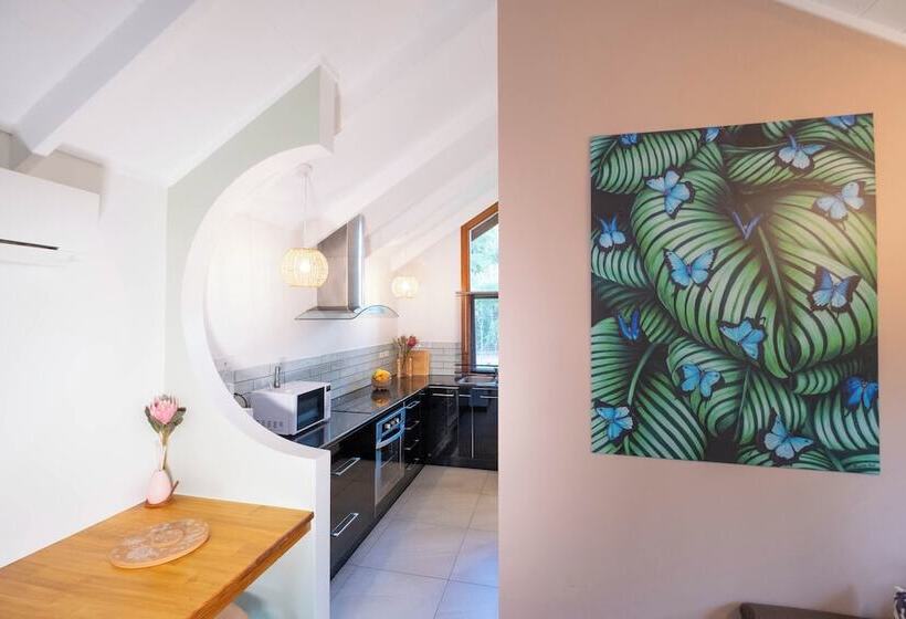 스탠다드 스튜디오 더블 침대, Airlie Beach Eco Cabins   Adults Only