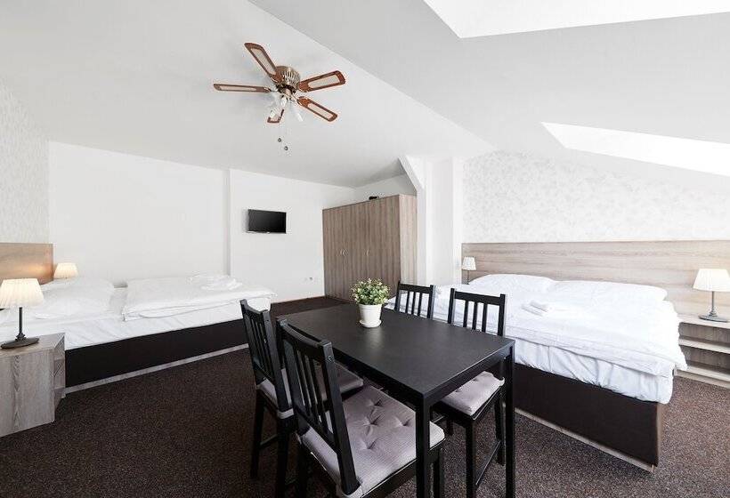 Номер Стандарт Трехместный, Ski Hotel Svoboda Nad Upou