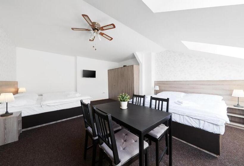 4인용 스탠다드 룸, Ski Hotel Svoboda Nad Upou