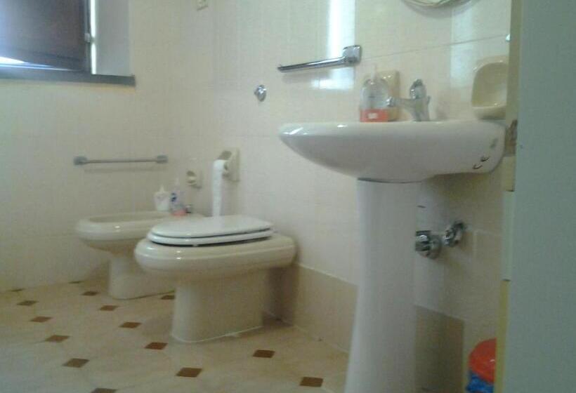 غرفة قياسية ثلاثية, B&b Su Semucu