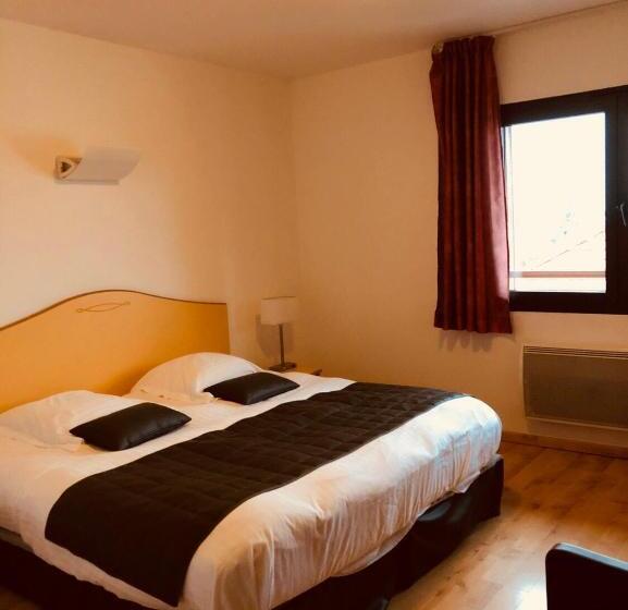 חדר סטנדרט לשלושה, Le Champ Des Lys