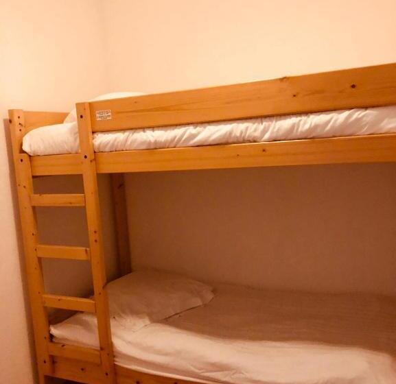 חדר משפחתי, Le Champ Des Lys