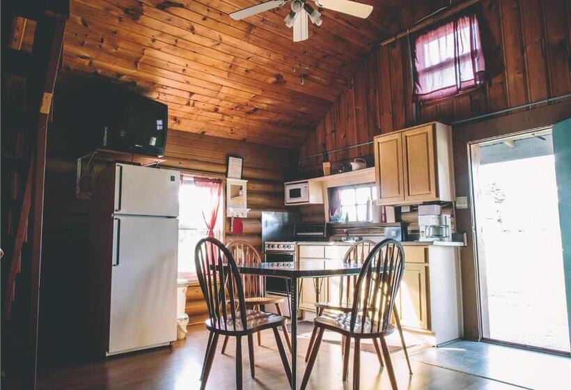 오두막, Island Life Cottages