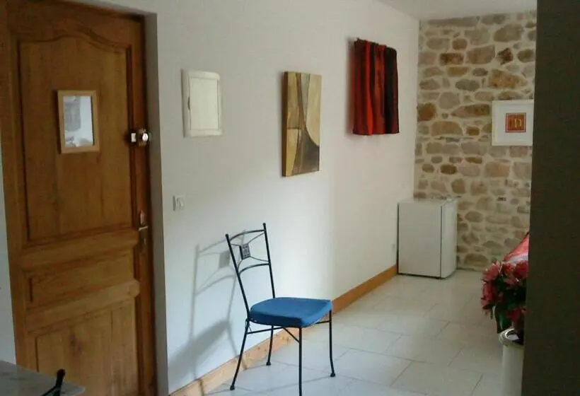 プールビュースタンダードルーム, Le Mas De La Musardiere Chambres D Hotes