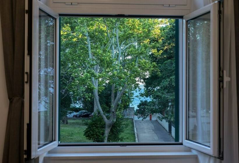 Deluxe Zimmer mit Meerblick, Green Park Luxury Rooms