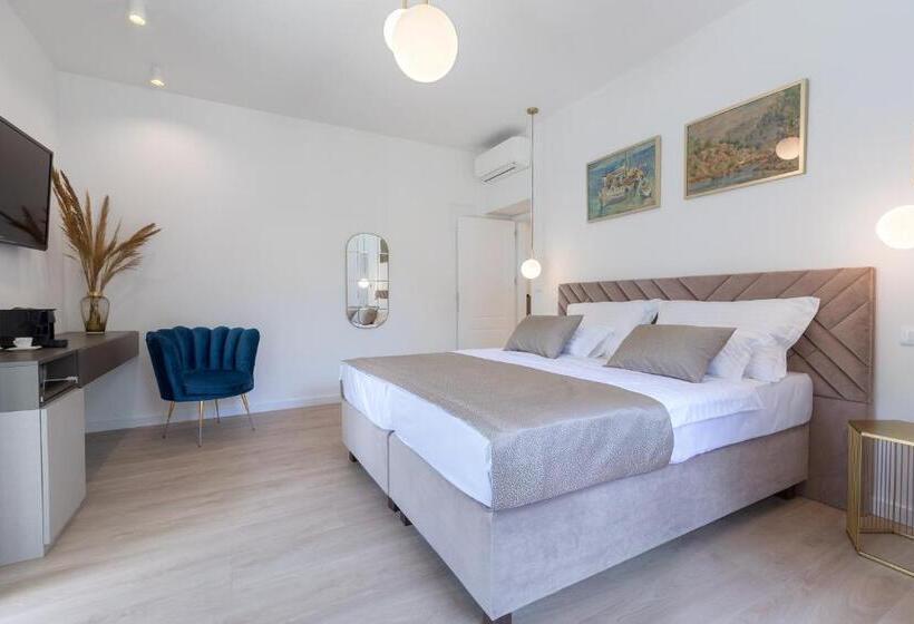 Superior Room with Terrace, Green Park Luxury Rooms