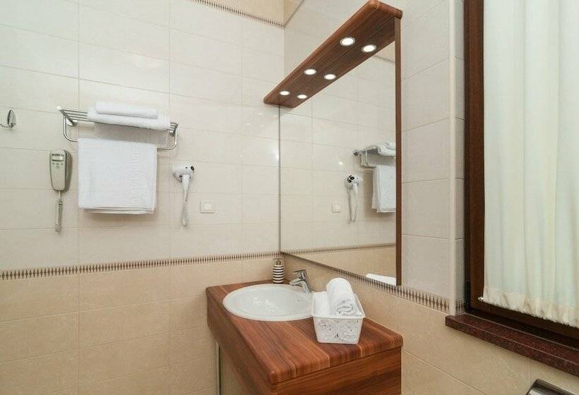 Deluxe Room, Luxury Rooms Near The Beach1