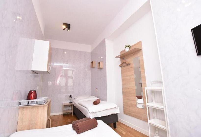 Семейный Номер Совместный Санузел, City Central Hostel   Pokoje Prywatne