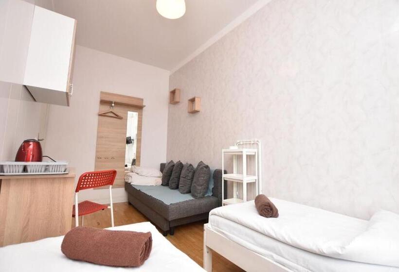 Номер Стандарт Четырехместный Совместный Санузел, City Central Hostel   Pokoje Prywatne