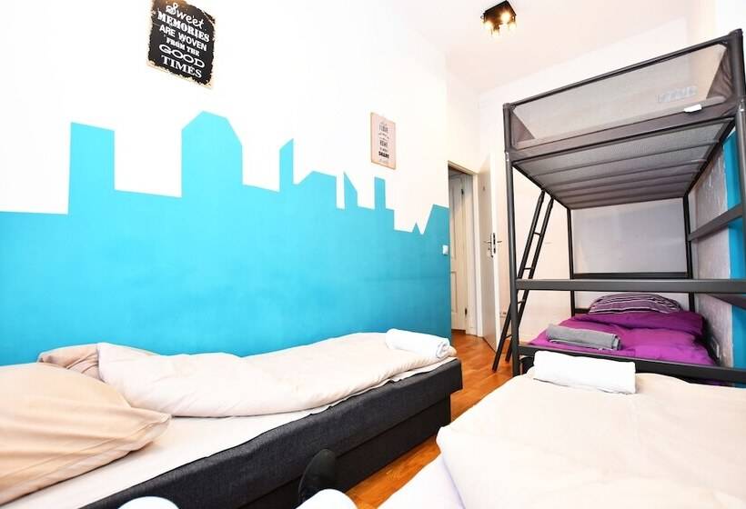 Номер Стандарт Четырехместный Совместный Санузел, City Central Hostel   Pokoje Prywatne