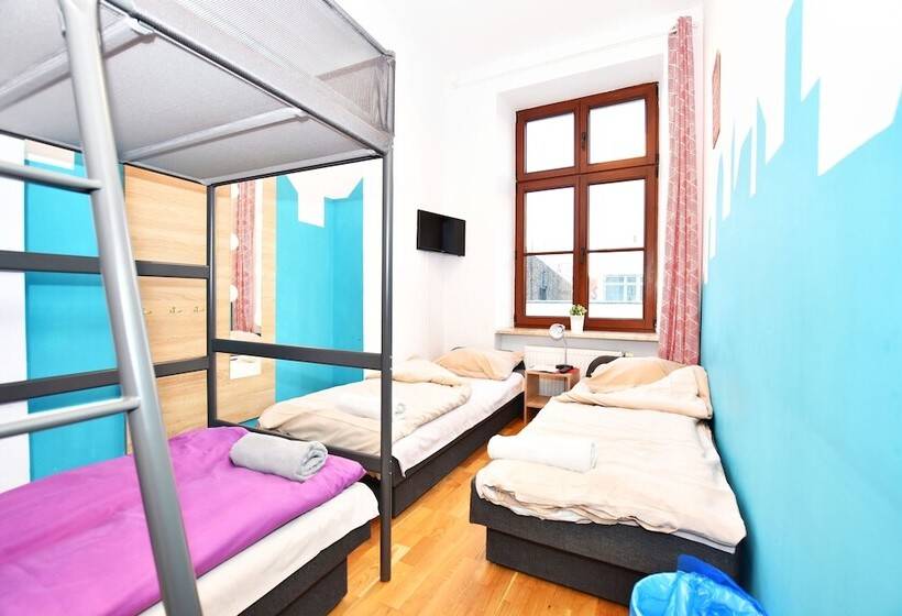 Номер Стандарт Четырехместный Совместный Санузел, City Central Hostel   Pokoje Prywatne