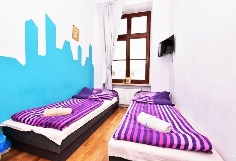 غرفة قياسية رباعية حمام مشترك, City Central Hostel   Pokoje Prywatne