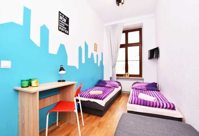 Номер Стандарт Четырехместный Совместный Санузел, City Central Hostel   Pokoje Prywatne