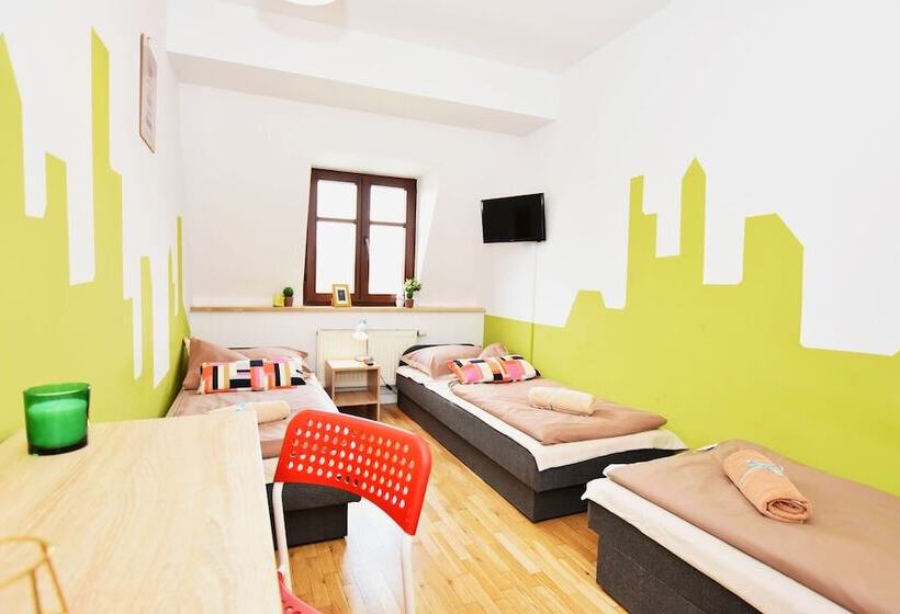 Трехместный Номер Стандарт Совместная Ванная, City Central Hostel   Pokoje Prywatne