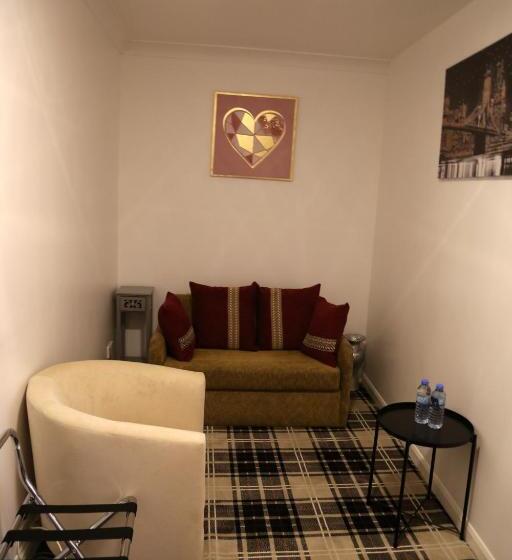 סוויטה אקזקיוטיב, Atz&h Inn