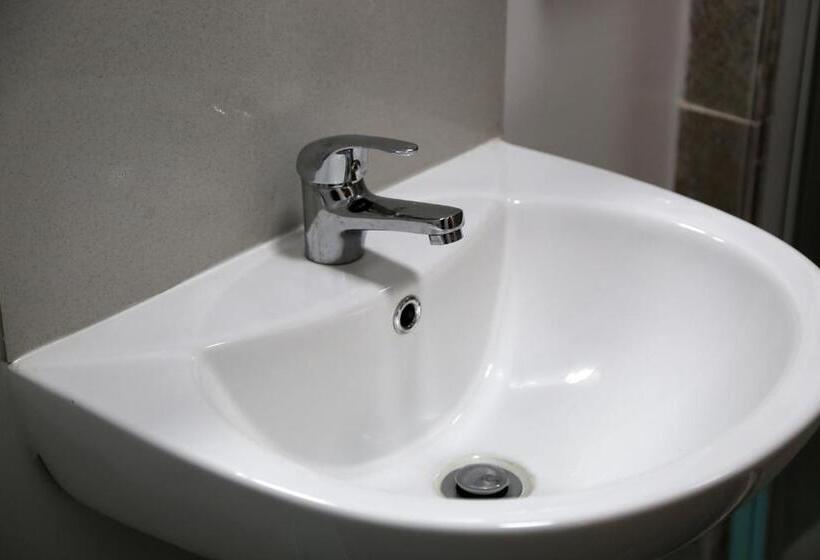 חדר דלוקס נוף לגינה, Atz&h Inn