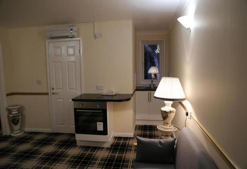 סוויטה משפחתית, Atz&h Inn