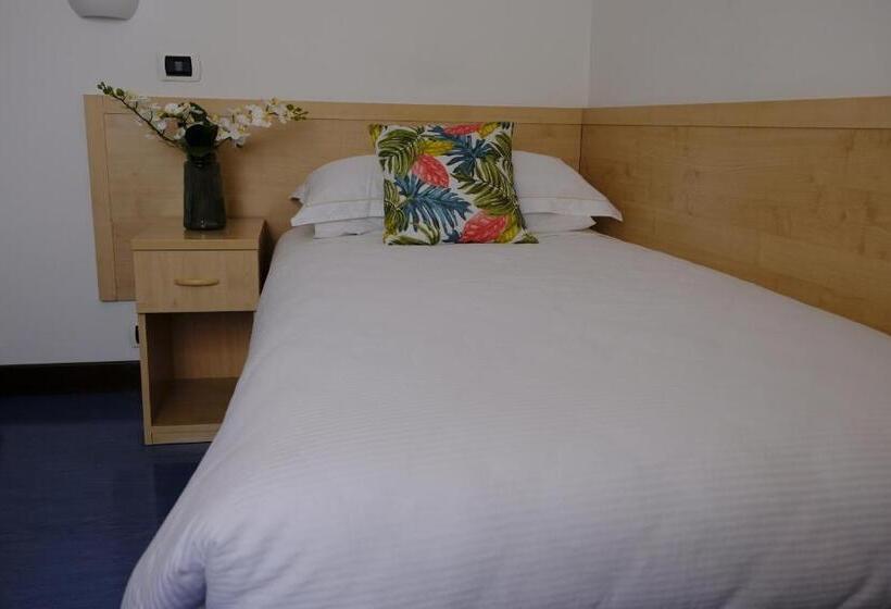 חדר אקונומי יחיד, Milano