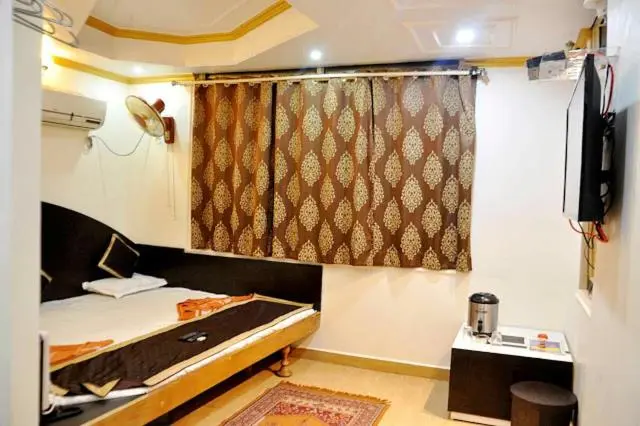デラックスルーム, Vijayshree