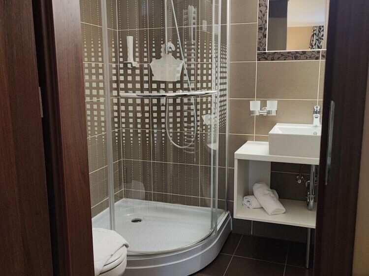 غرفة قياسية رباعية, Pruggererhof